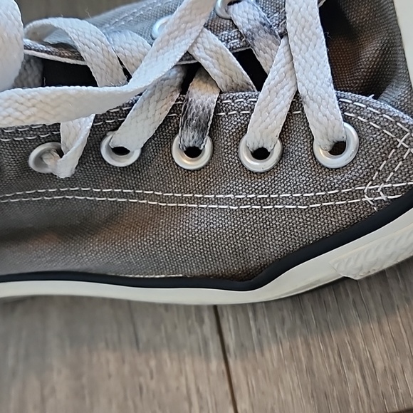 Converse - Picture 3 of 4